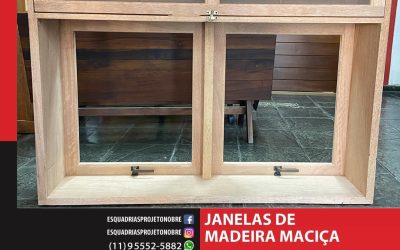 Janela de Madeira Maciça Estilo Clássico